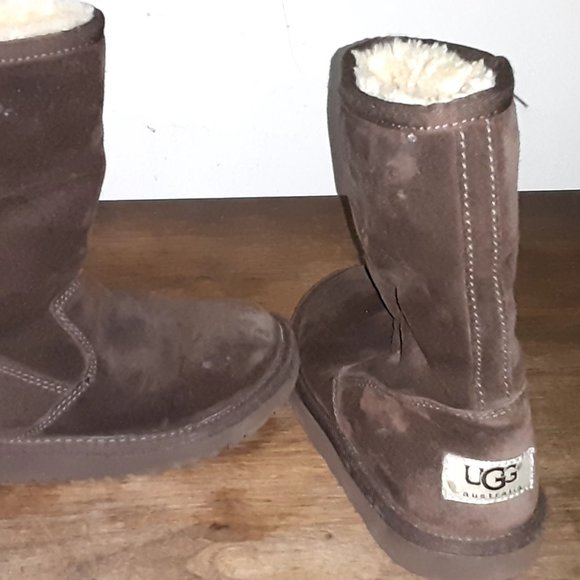 Pair of Shoes - Picture 2 of 4